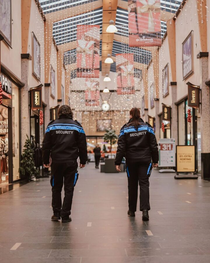 Winkel beveiliging met mobiele surveillance en opening en sluitrondes
